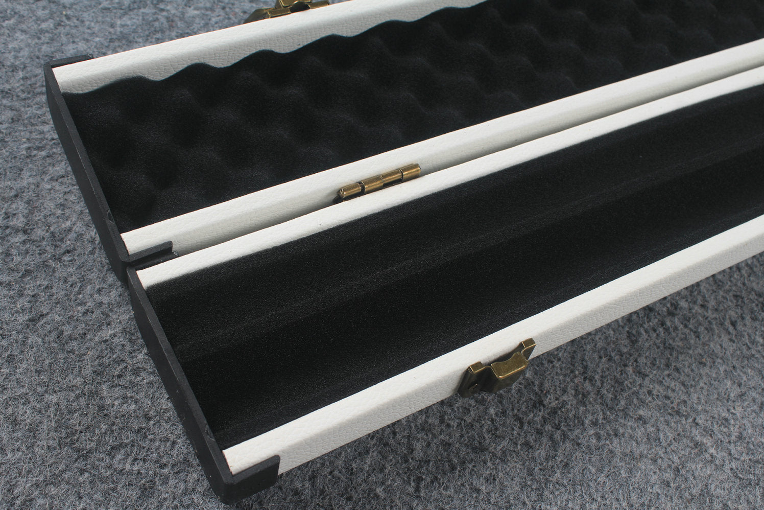 1/2 leather case with 2 slots WOODS CUES