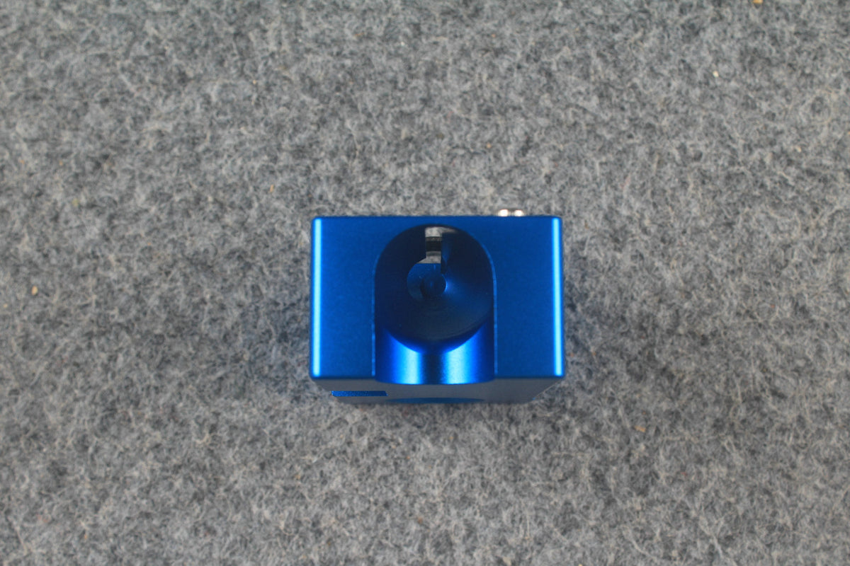 5 in 1 Cue Tip Tool – end view showing tip clamp opening