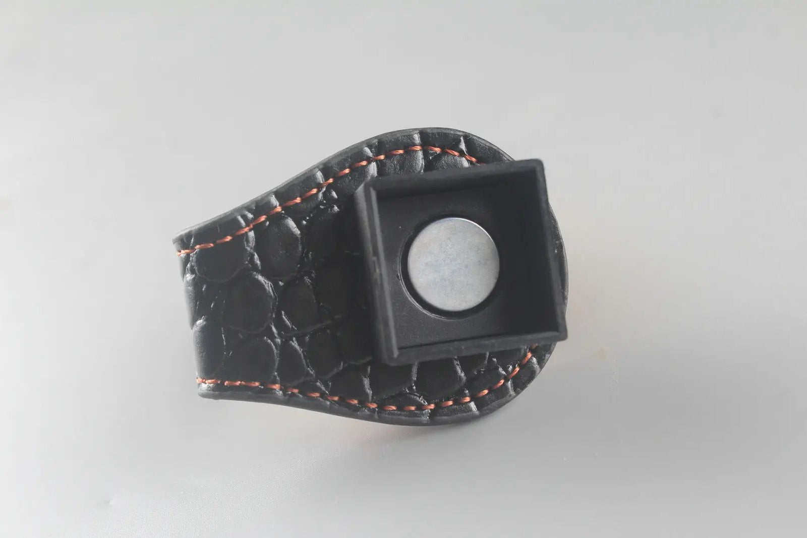 magnetic  Leather snooker / pool cue chalk holder with belt clip WOODS CUES