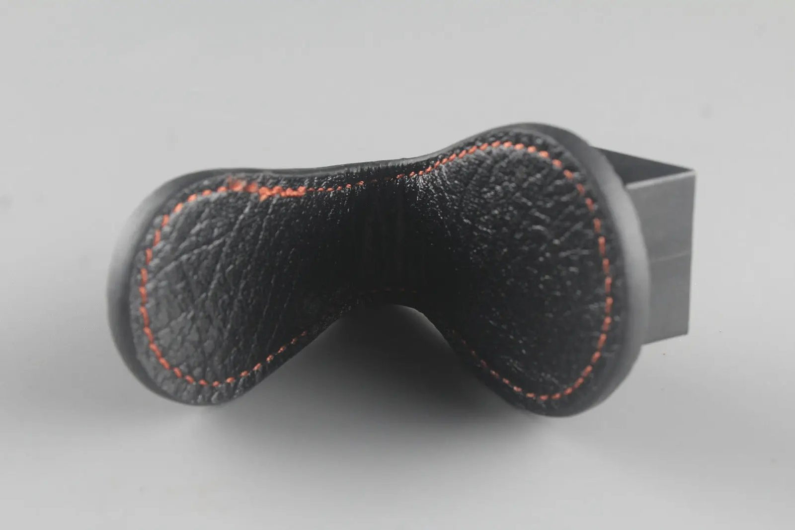 magnetic  Leather snooker / pool cue chalk holder with belt clip WOODS CUES