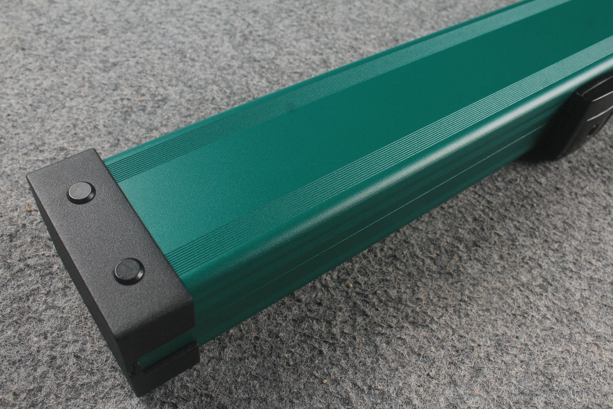one piece aluminium lockable cue case – 2 Slots（chalk area inside）