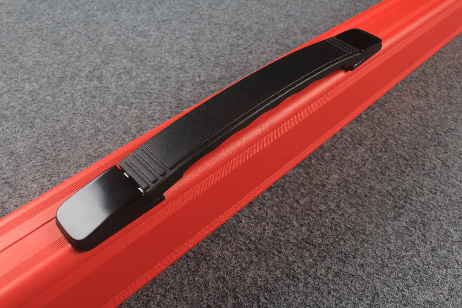 one piece aluminium lockable cue case – 2 Slots（chalk area inside）