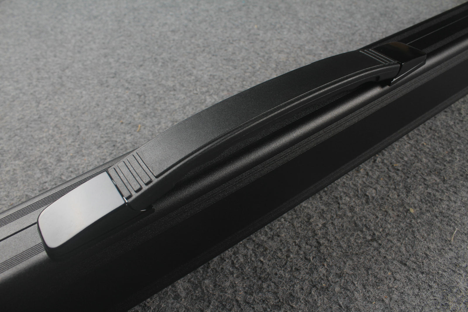 one piece aluminium lockable cue case – 2 Slots（chalk area inside）