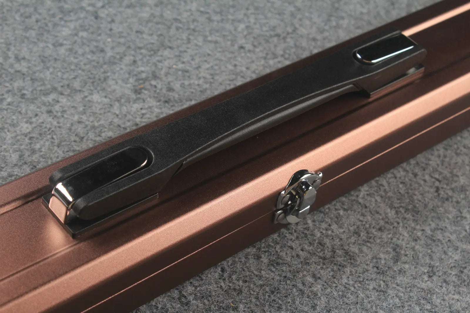 one piece professional aluminium cue case WOODS CUES