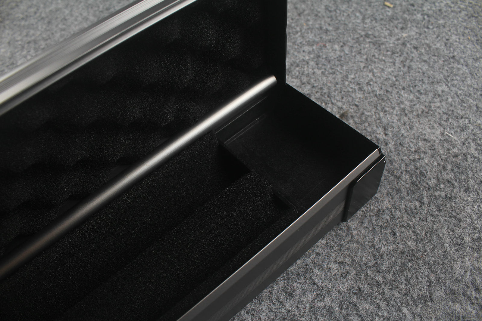 3/4 Premium Aluminium Snooker Cue Case – 2 Slots, Adjustable 120.5/124.8cm Interior