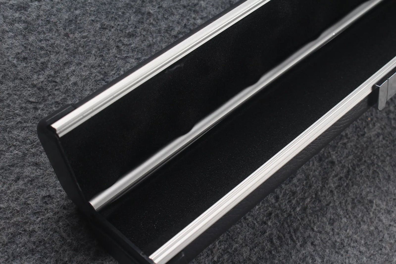 1 piece microfibric leather slimline case aluminium construction with 1 slot ~halo style