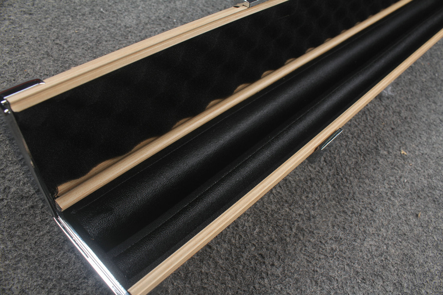 10 x 1 piece slimline aluminimum cue cases WOODS CUES