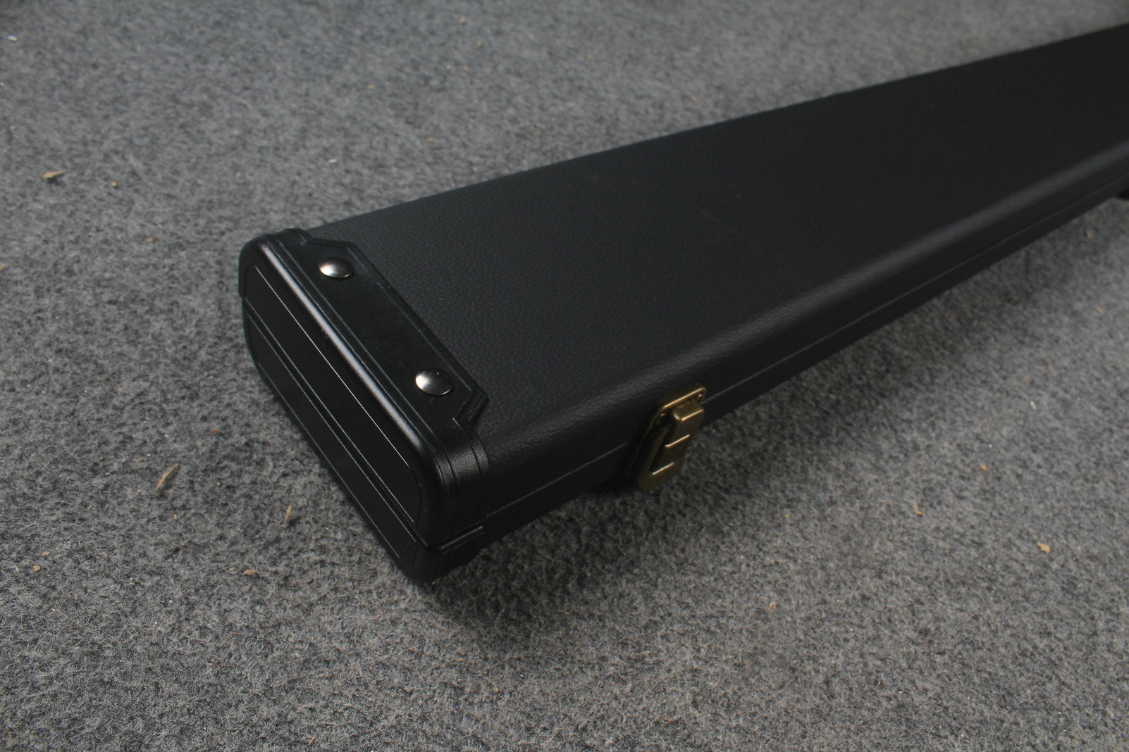 snooker cue case with 3 slots