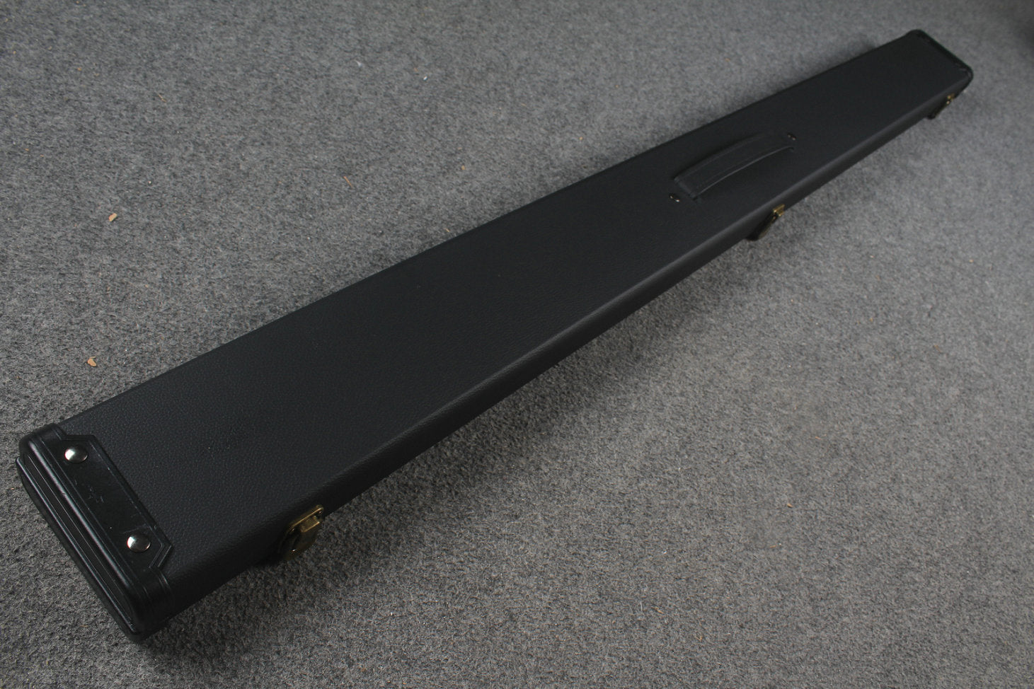snooker cue case with 3 slots