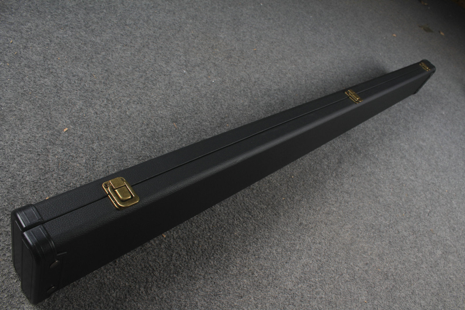 snooker cue case with 3 slots