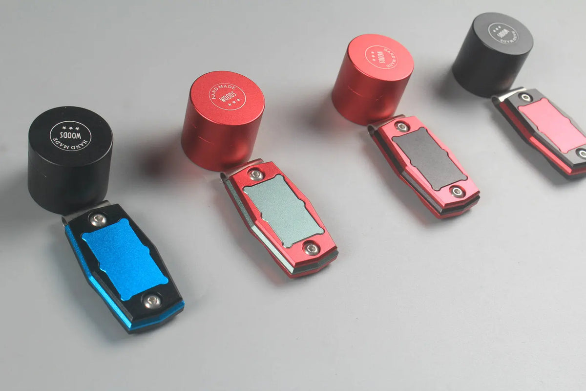 HQ aluminium alloy magnetic snooker / pool cue chalk holder with belt clip WOODS CUES