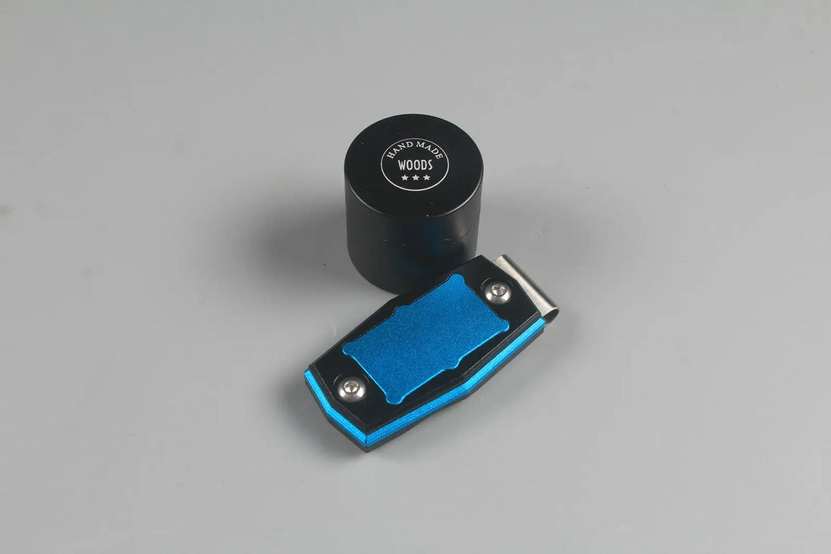 HQ aluminium alloy magnetic snooker / pool cue chalk holder with belt clip WOODS CUES