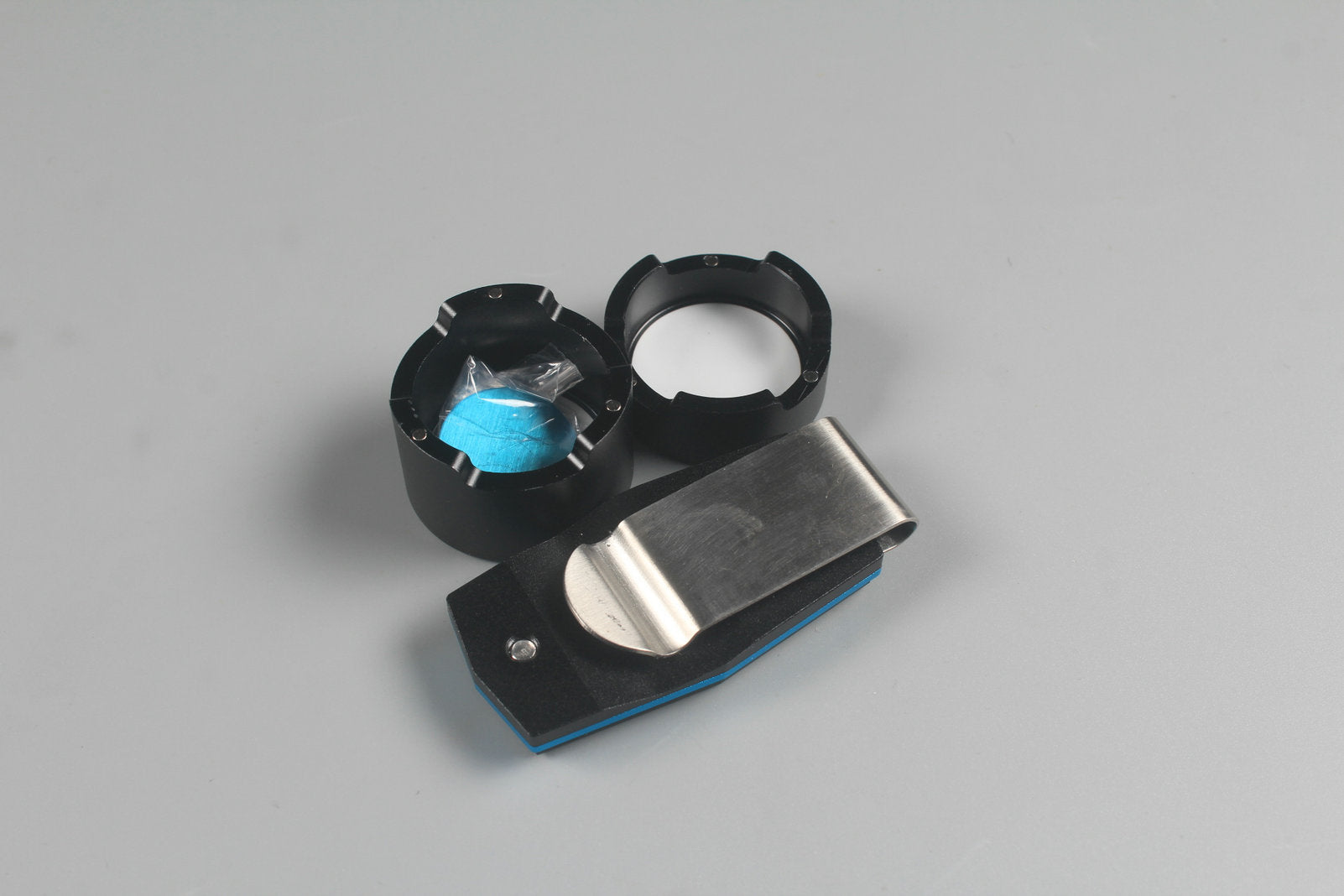 HQ aluminium alloy magnetic snooker / pool cue chalk holder with belt clip