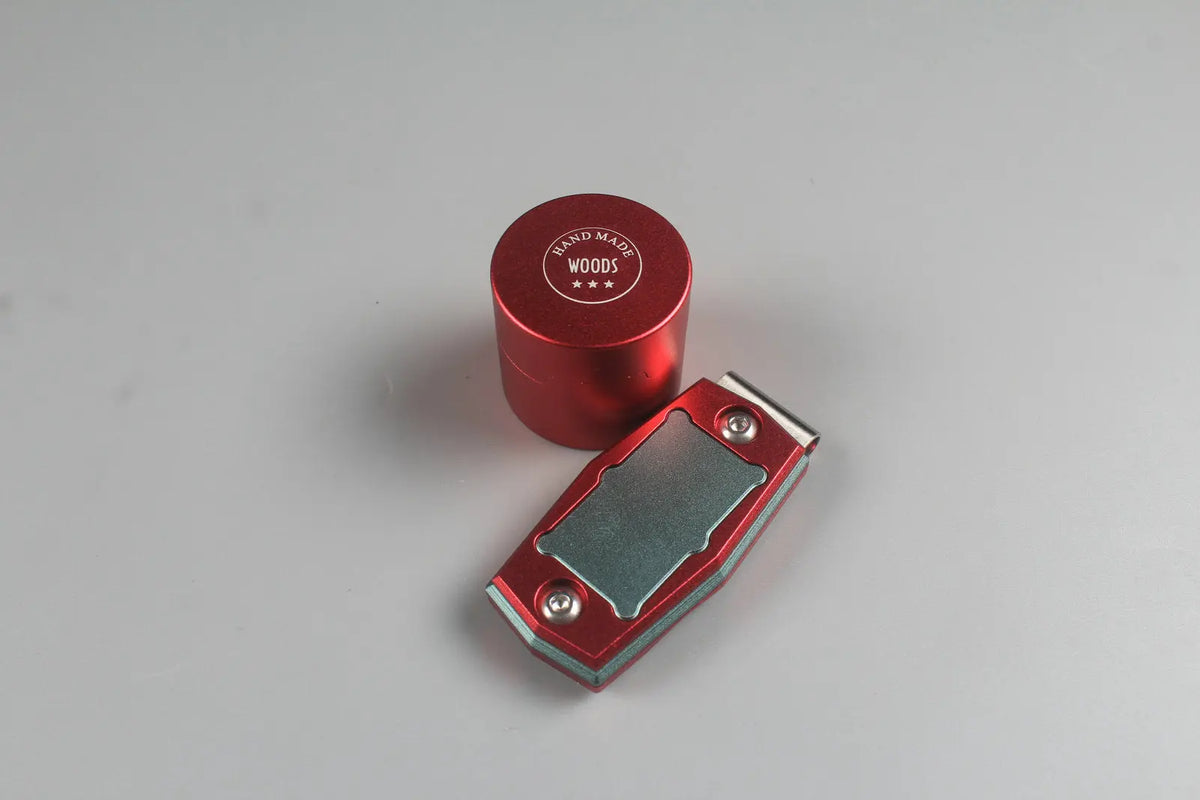 HQ aluminium alloy magnetic snooker / pool cue chalk holder with belt clip WOODS CUES