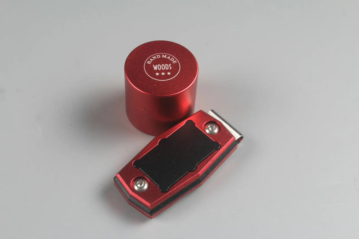 HQ aluminium alloy magnetic snooker / pool cue chalk holder with belt clip WOODS CUES