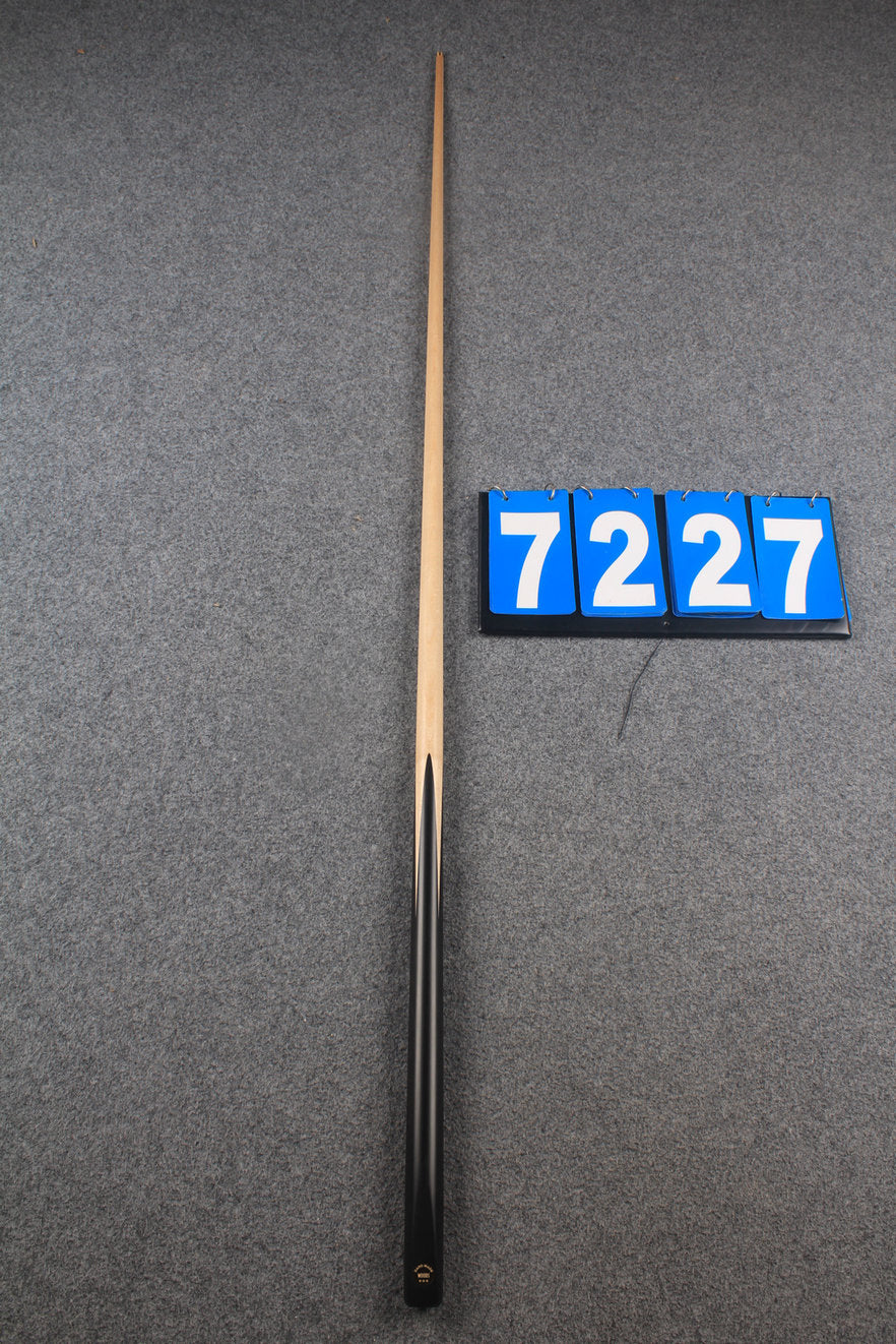 ★★★  1 piece maple snooker cue # 7227