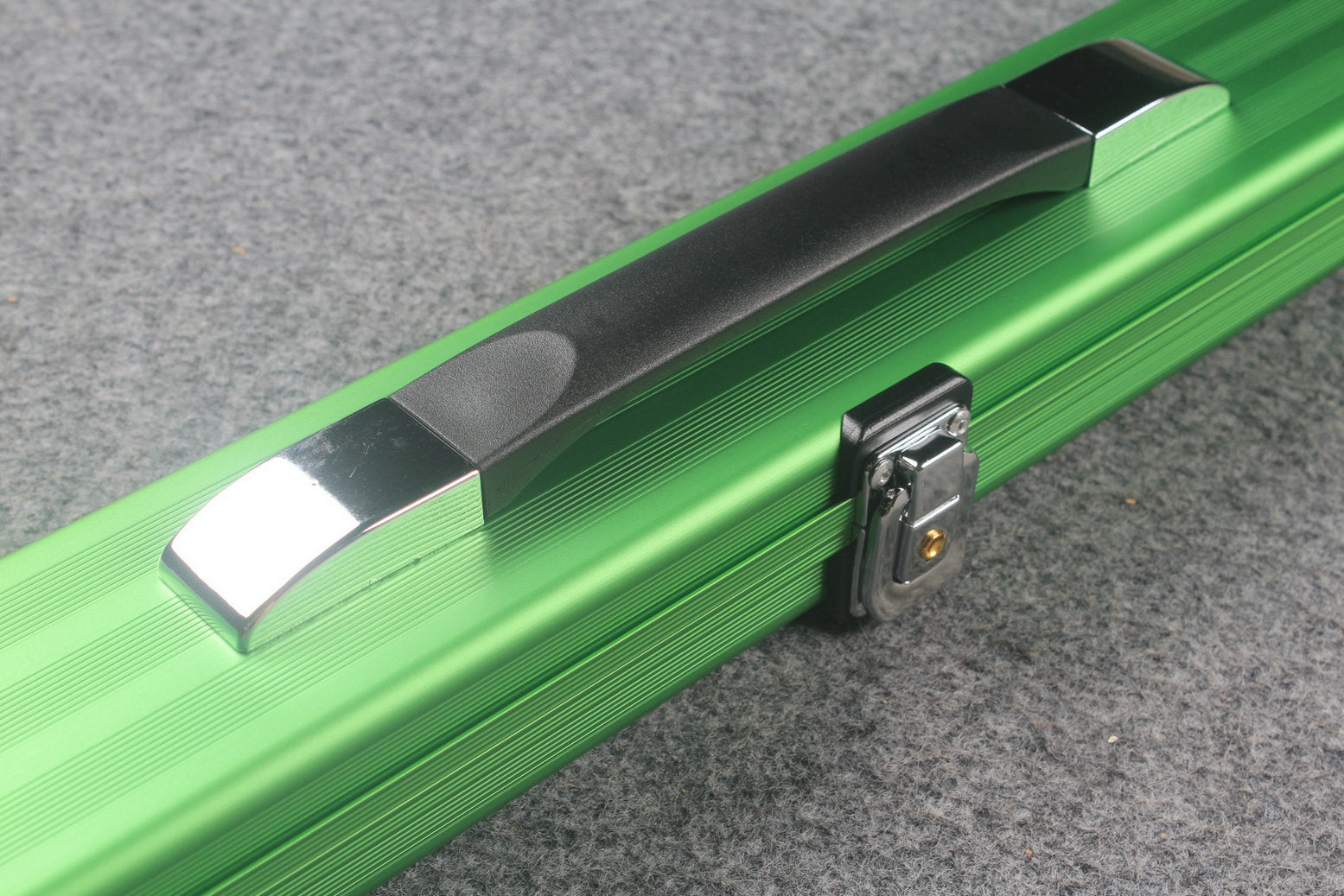 one piece professional aluminium lockable cue case WOODS CUES