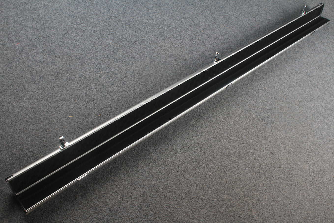 1 piece deluex slimline aluminium case with 2 slots WOODS CUES