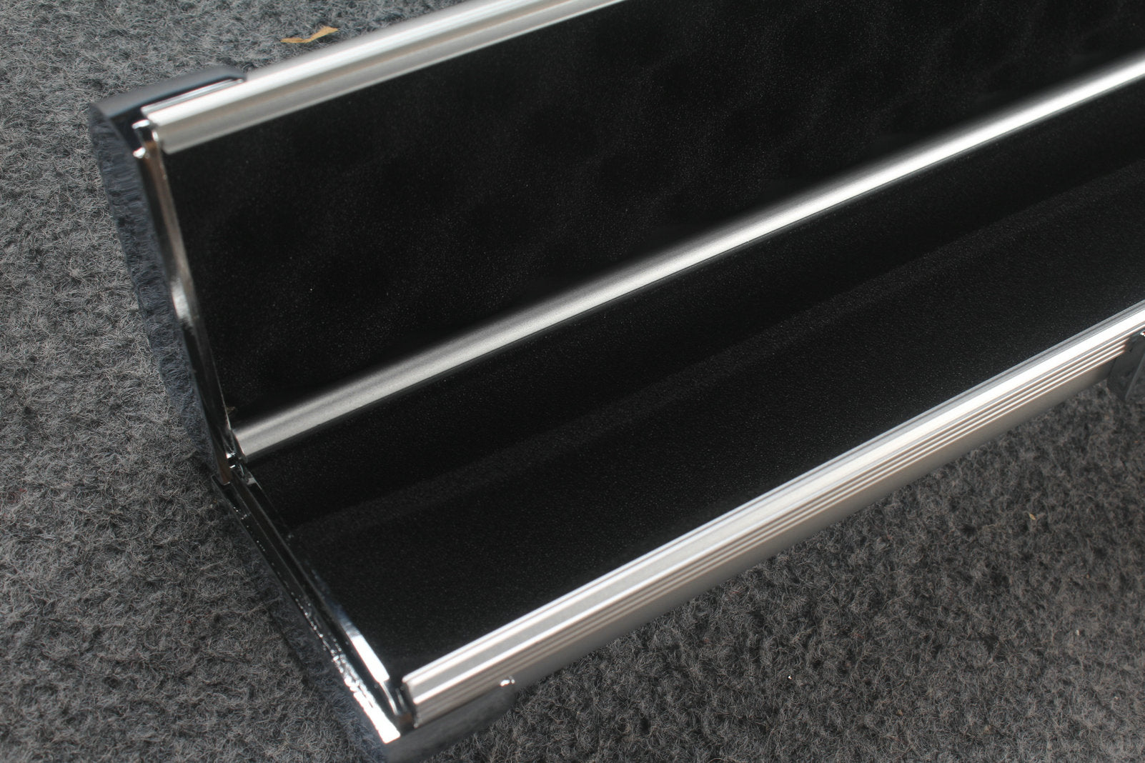 1 piece deluex slimline aluminium case with 2 slots
