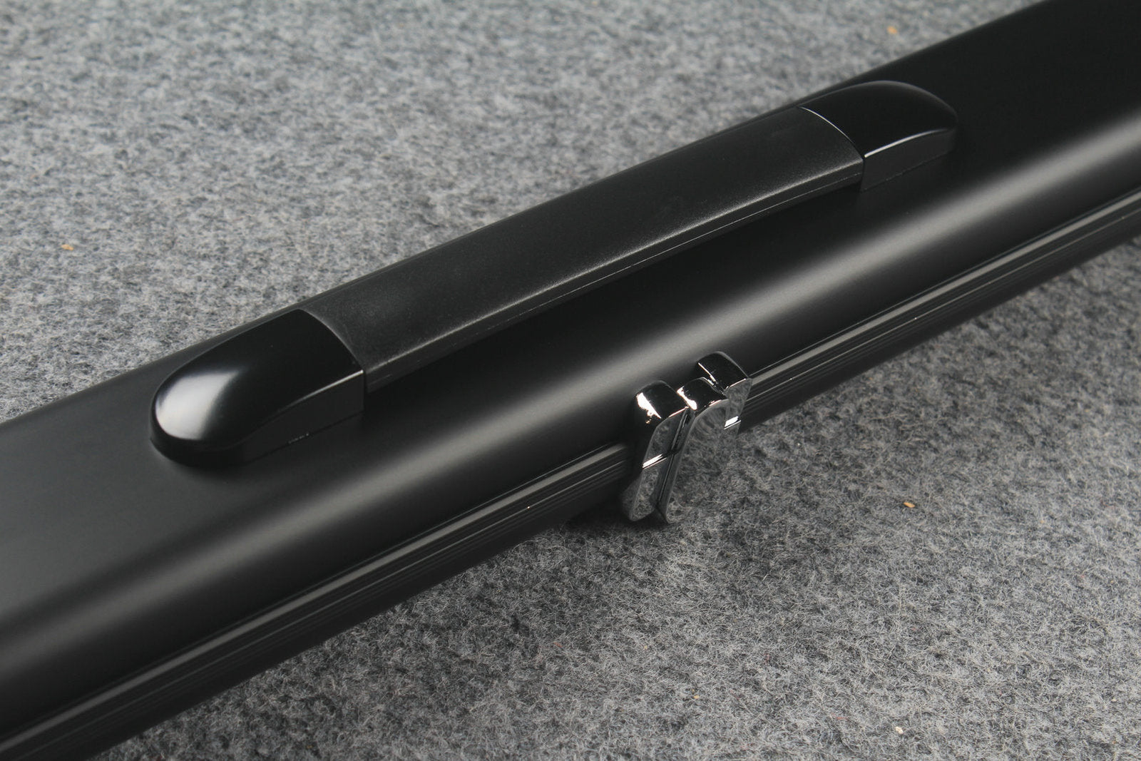 1 piece deluex slimline aluminium case with 2 slots WOODS CUES