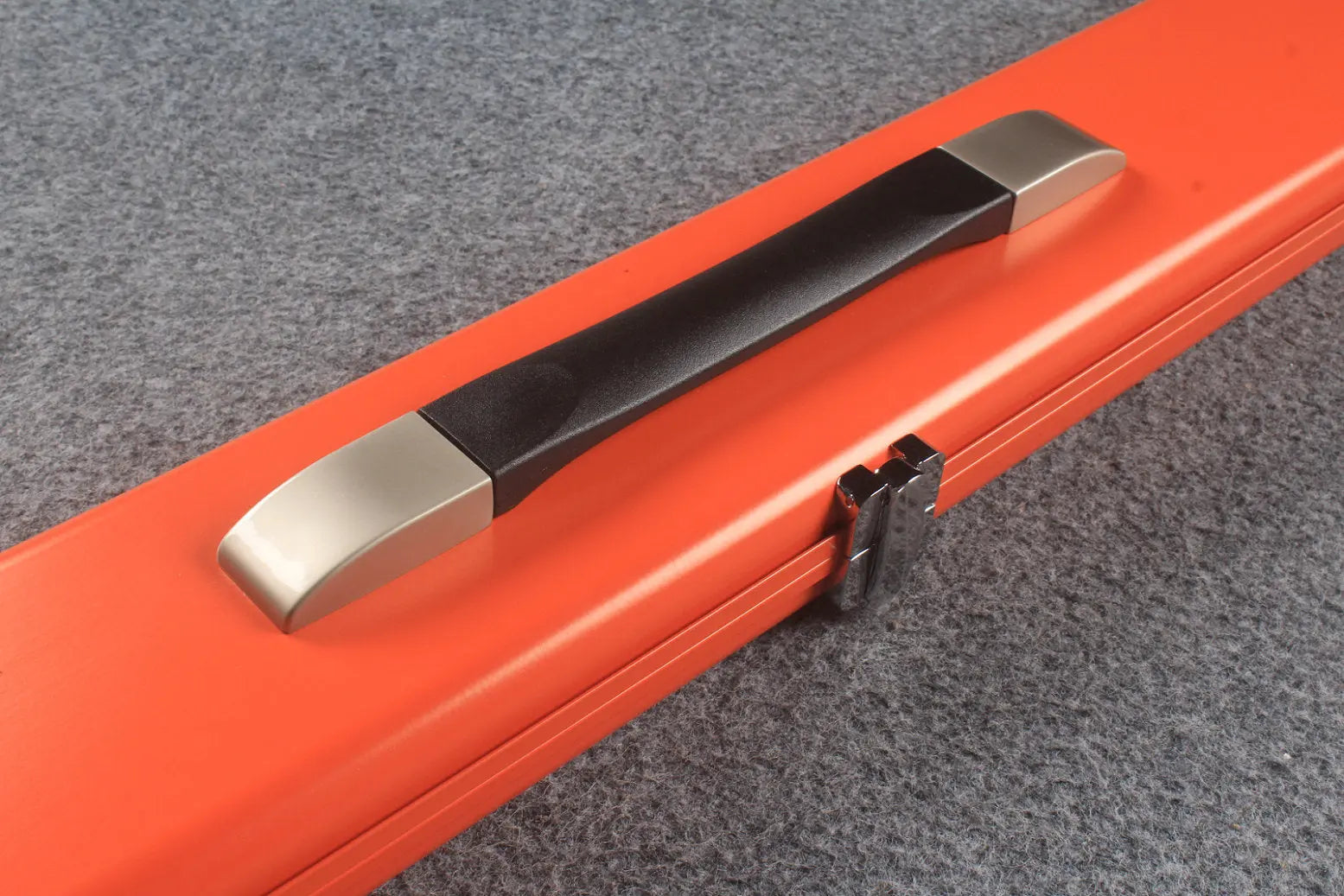 deluxe one piece aluminium cue case with 3 slots -153cm WOODS CUES