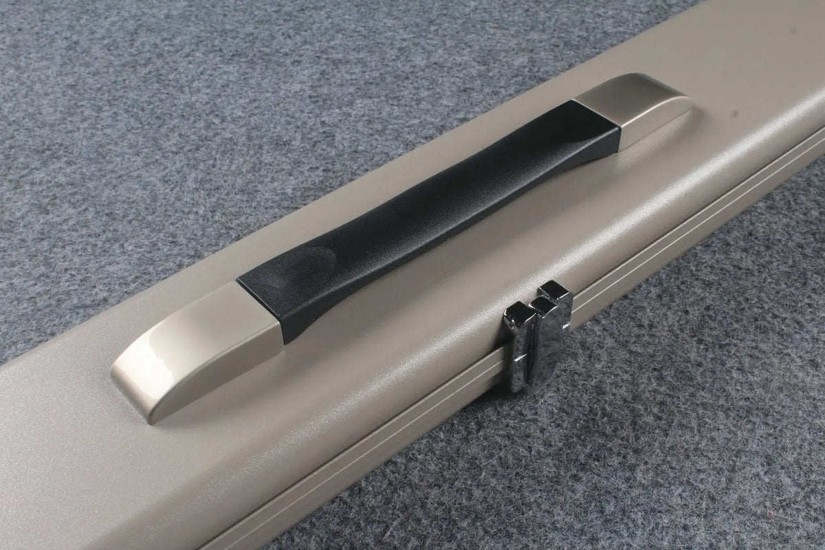 deluxe one piece aluminium cue case with 3 slots -153cm WOODS CUES