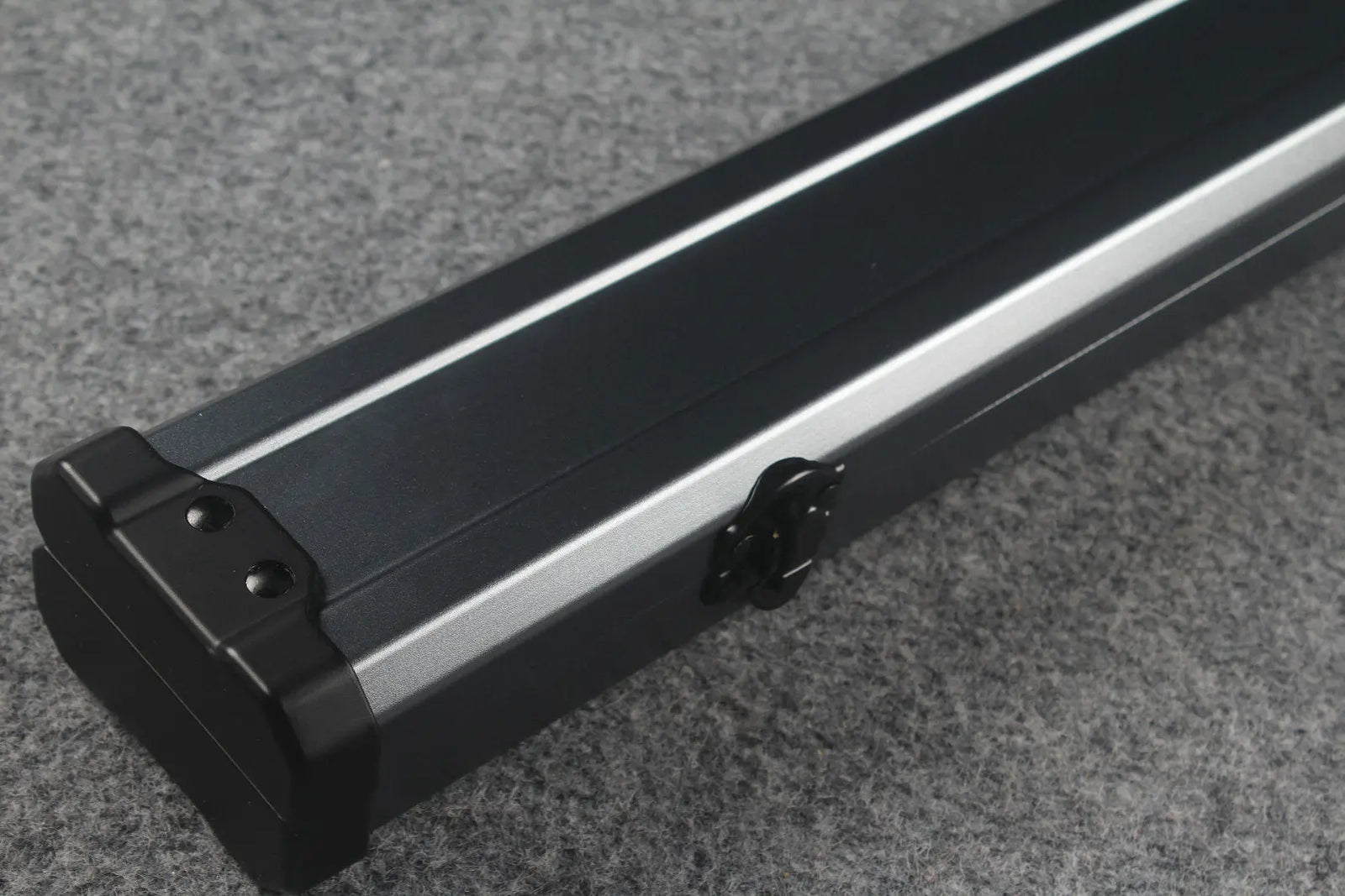 one piece professional aluminium cue case WOODS CUES