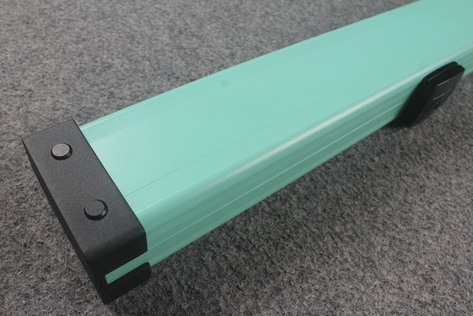 one piece aluminium lockable cue case – 2 Slots（chalk area inside）