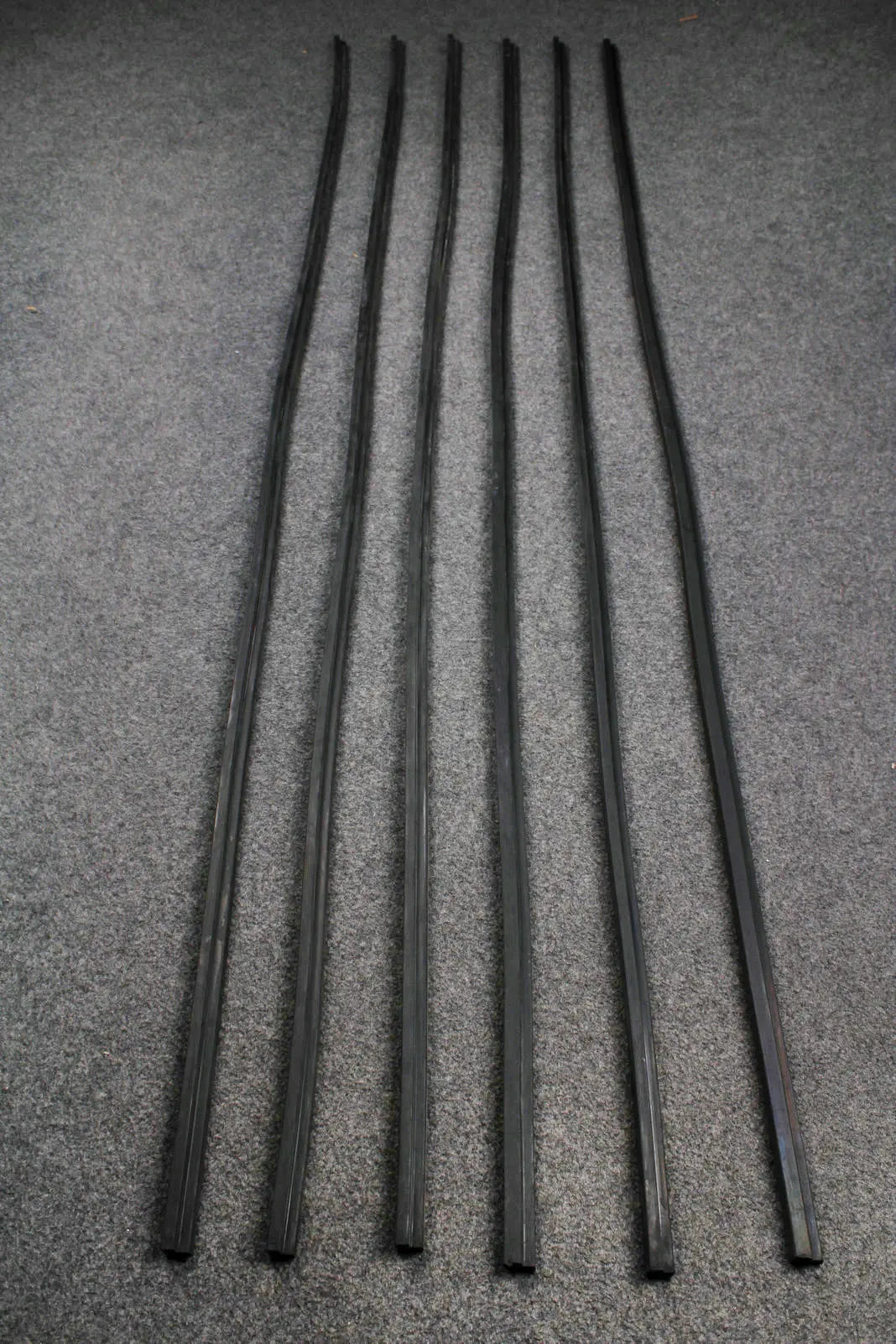 L77 Bumper Table Rubber Cushion for 12 ft. Snooker Table Rails, Black