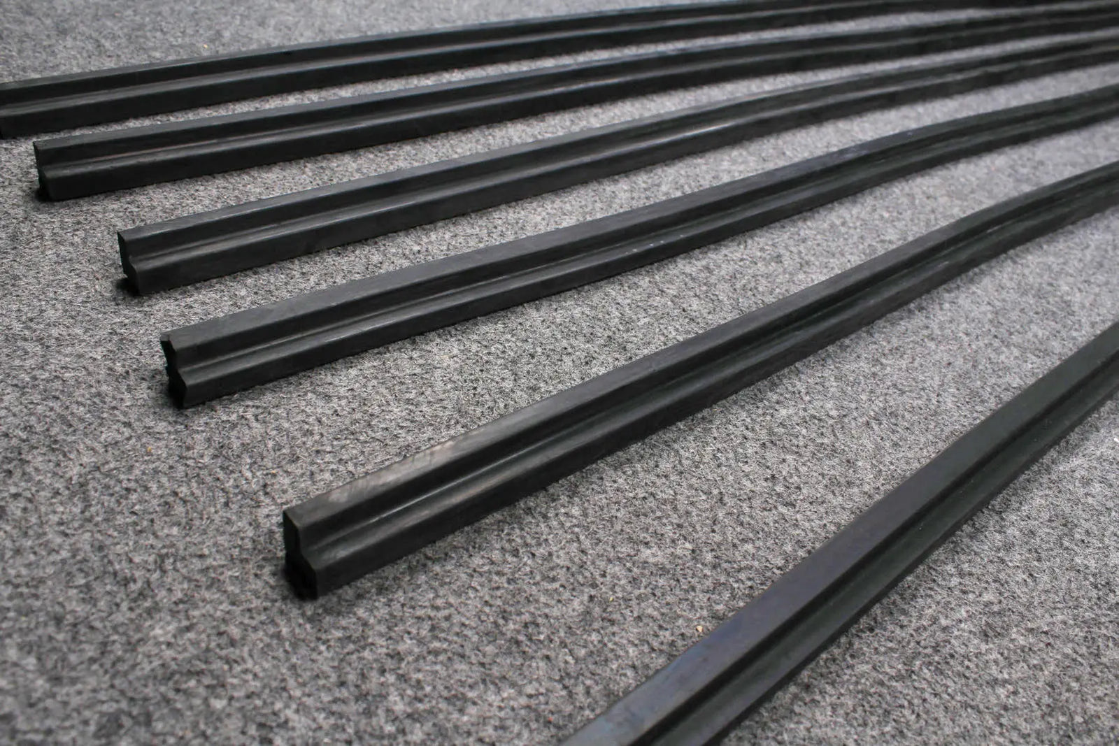 L77 Bumper Table Rubber Cushion for 12 ft. Snooker Table Rails, Black