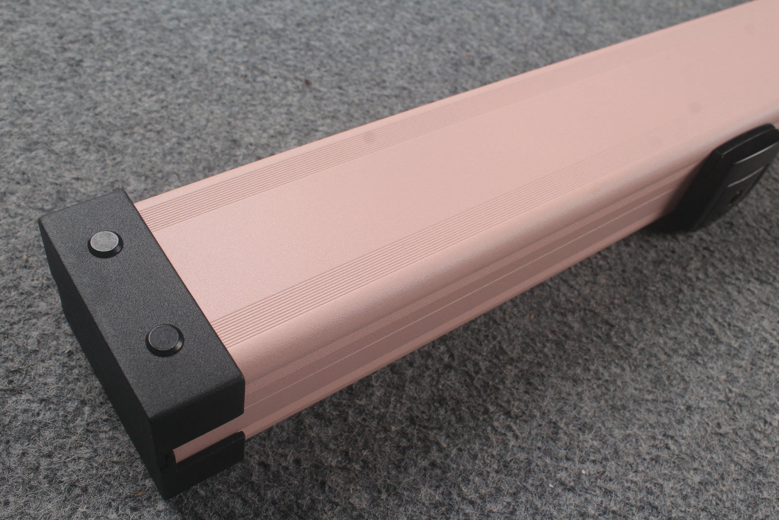 one piece aluminium lockable cue case – 2 Slots（chalk area inside）
