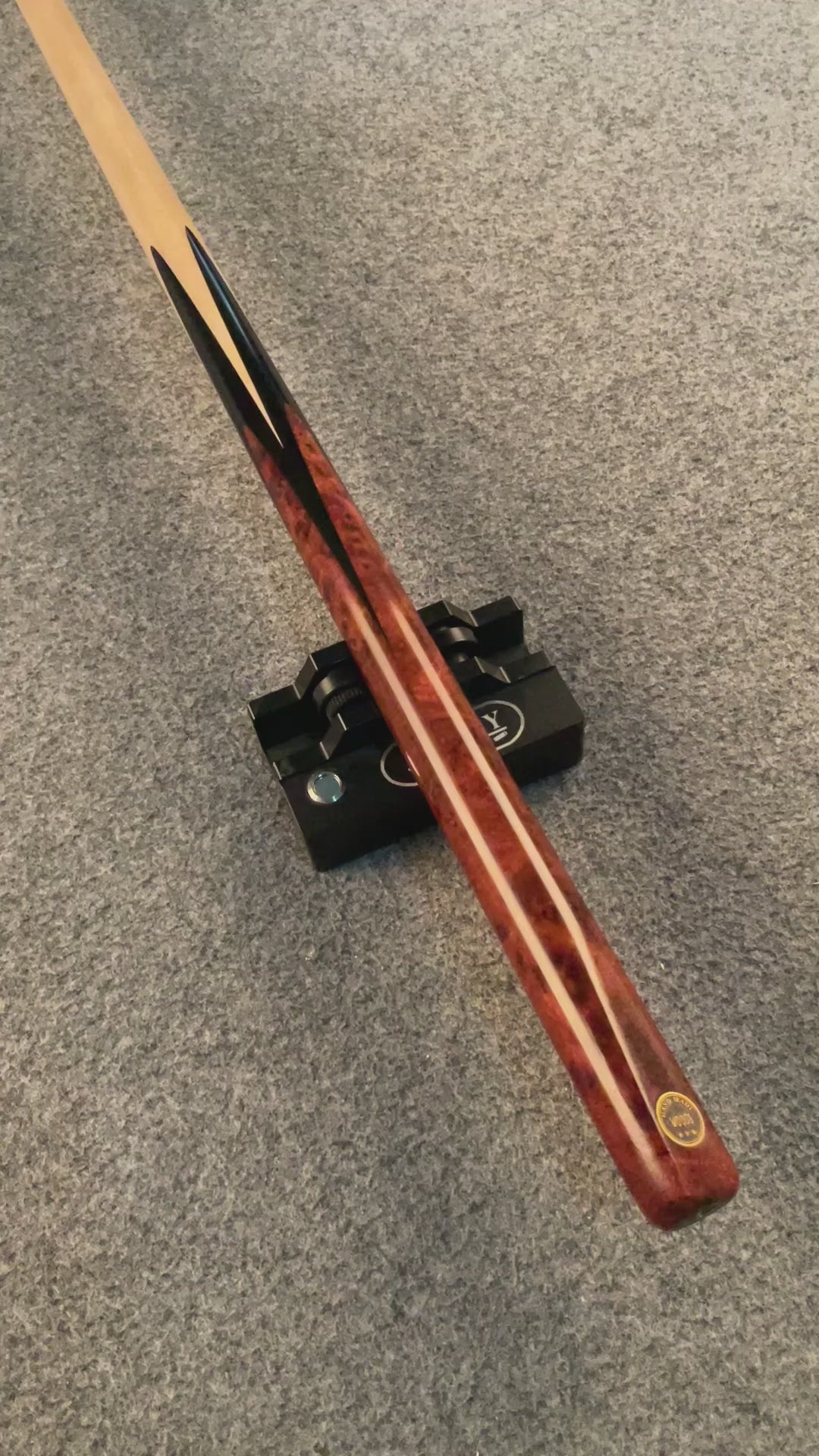 ★★★  1 piece maple snooker cue # 8260