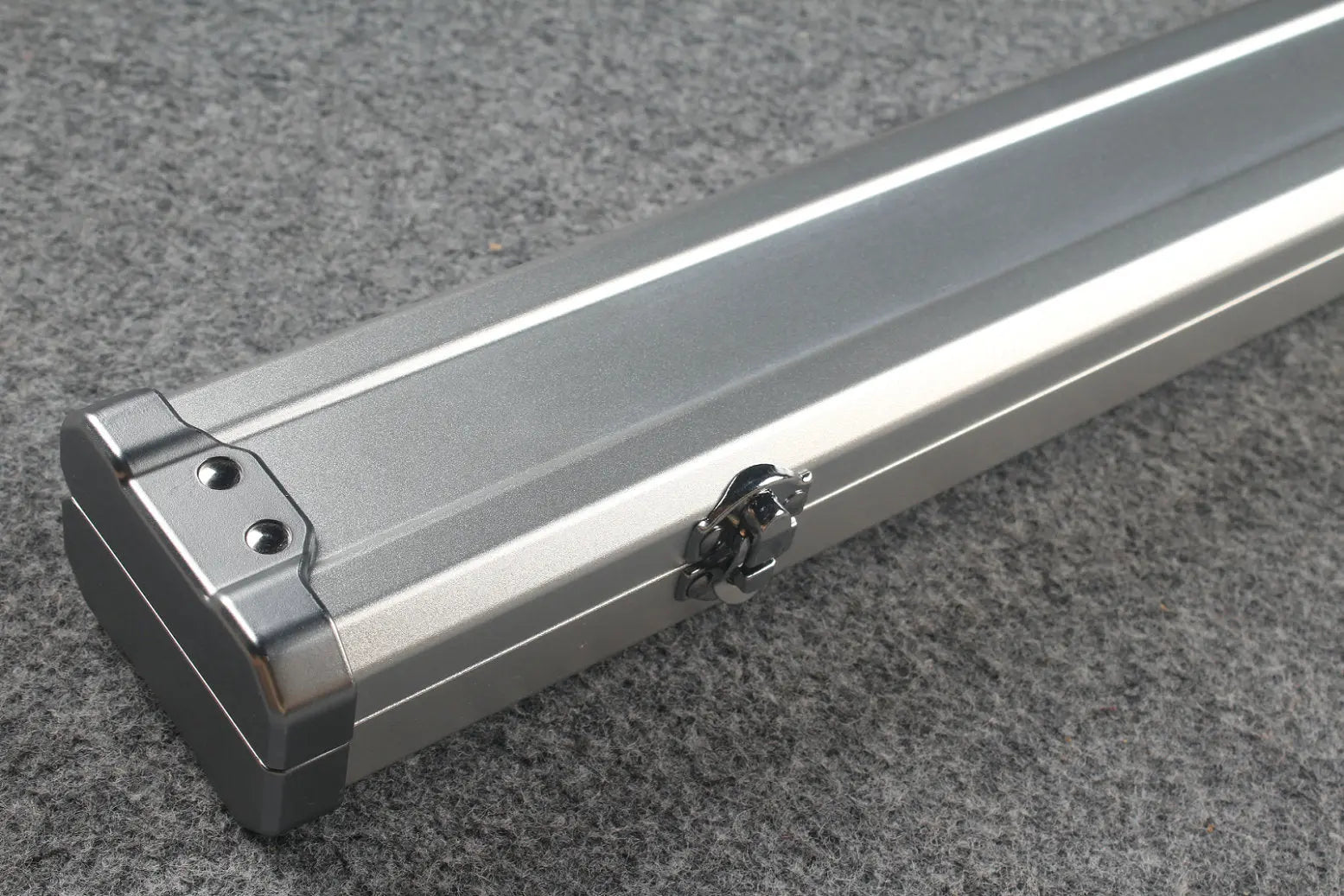 one piece professional aluminium cue case WOODS CUES