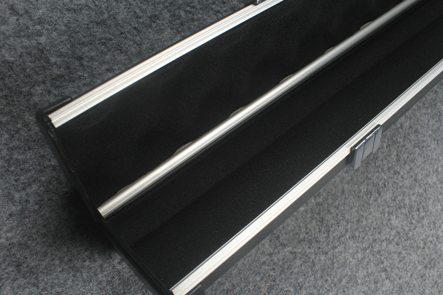 3/4 leather case aluminium construction with 2 slots ~halo style