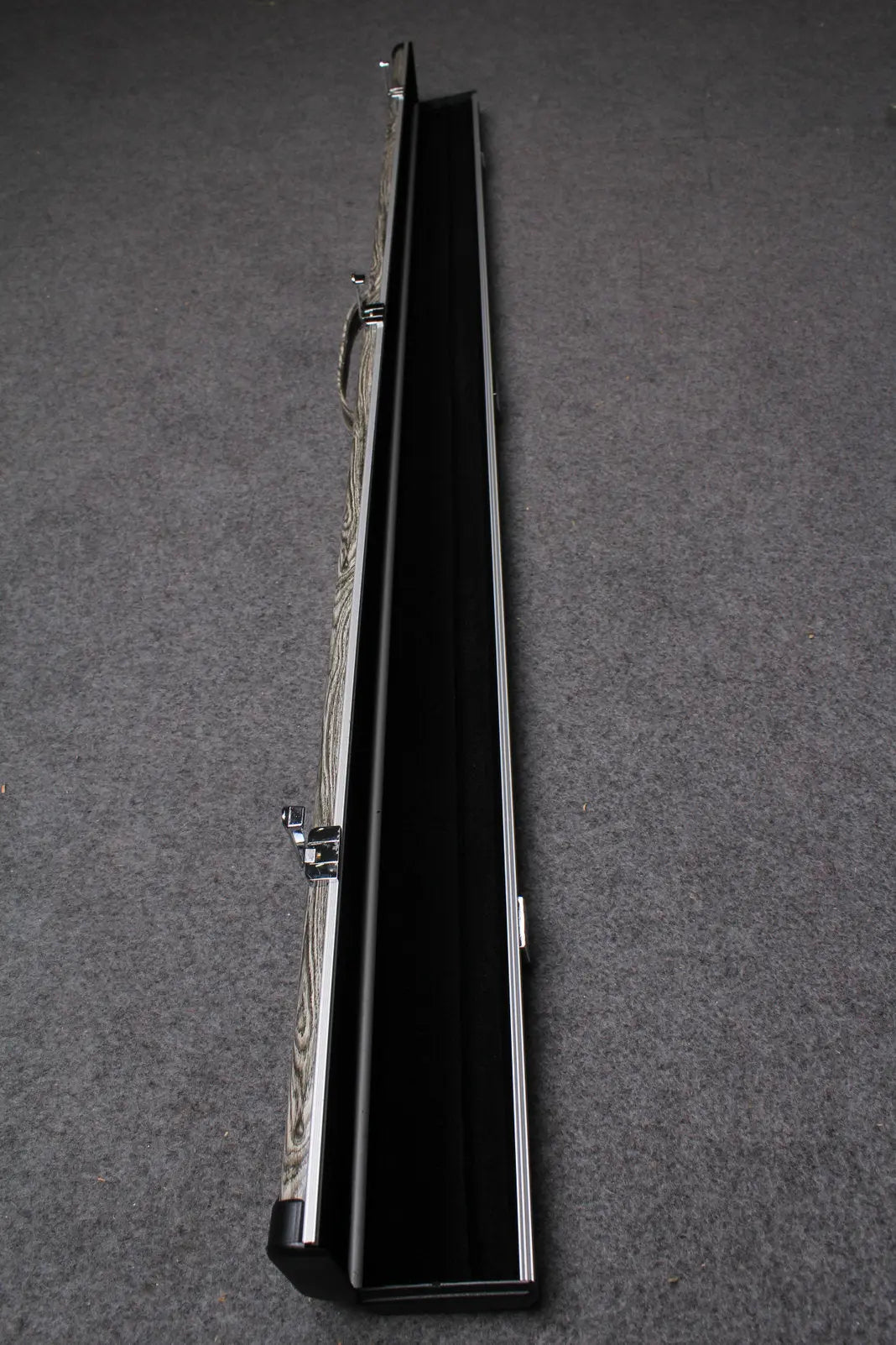 3/4 bark leather case aluminium construction with 2 slots