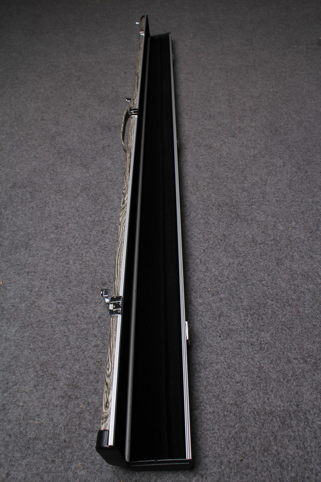 3/4 bark leather case aluminium construction with 2 slots