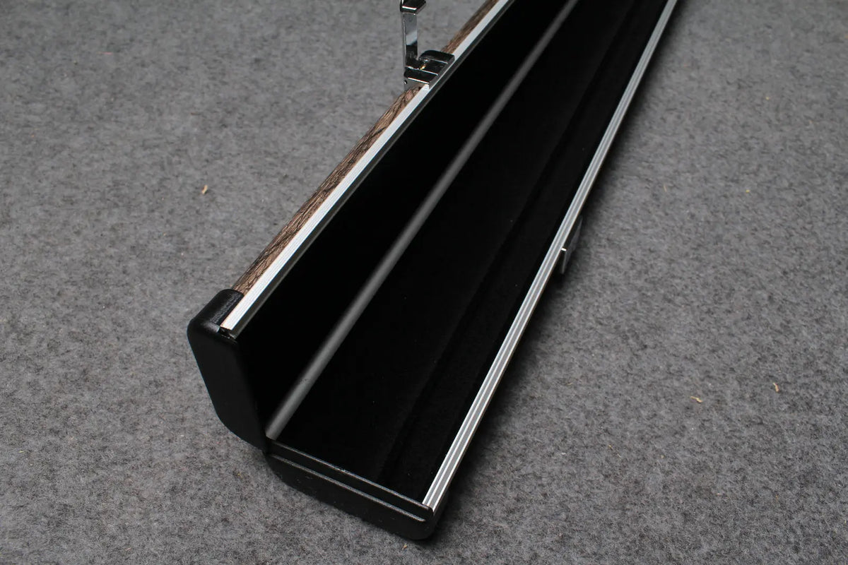 3/4 bark leather case aluminium construction with 2 slots