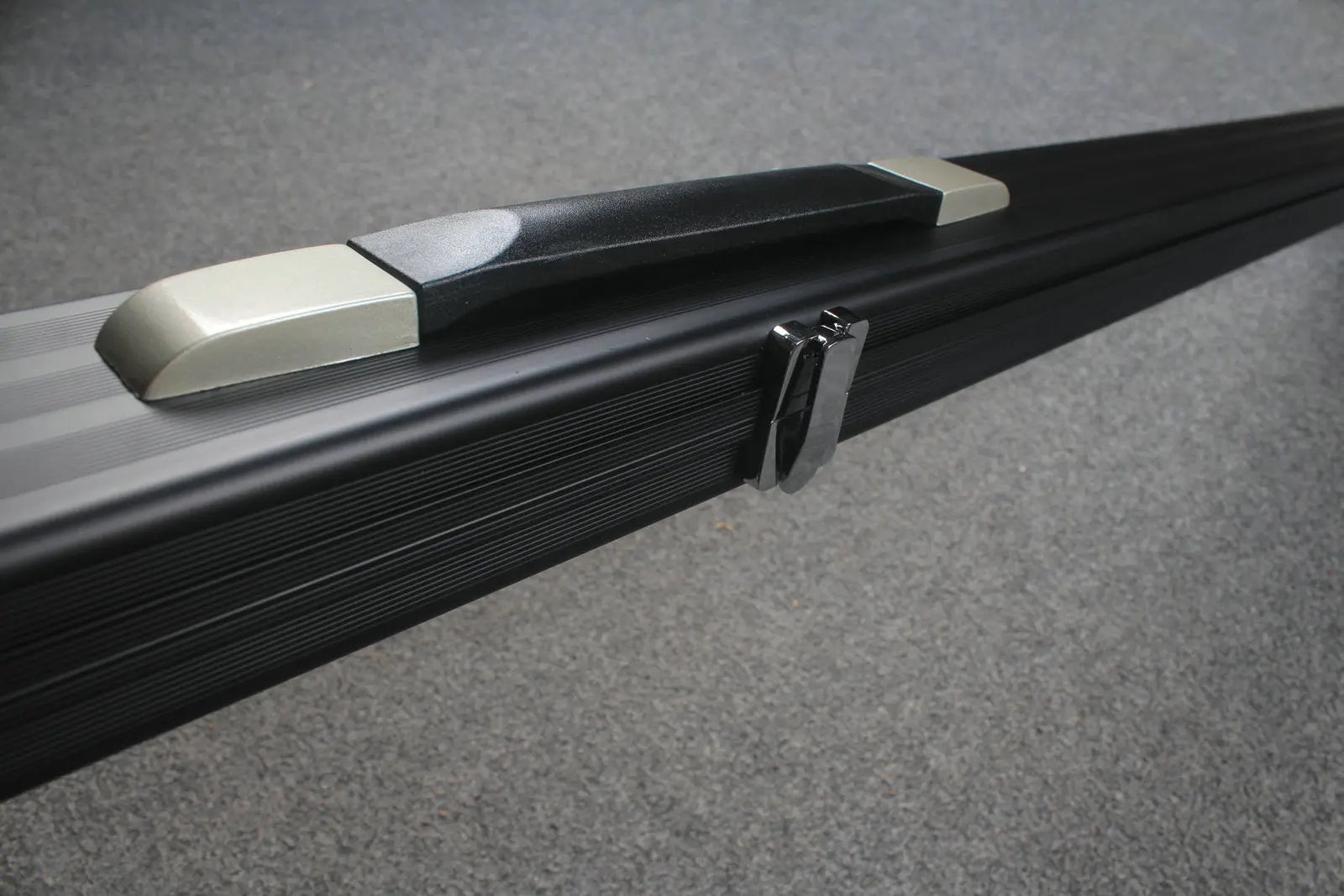 one piece professional aluminium cue case 163 cm WOODS CUES