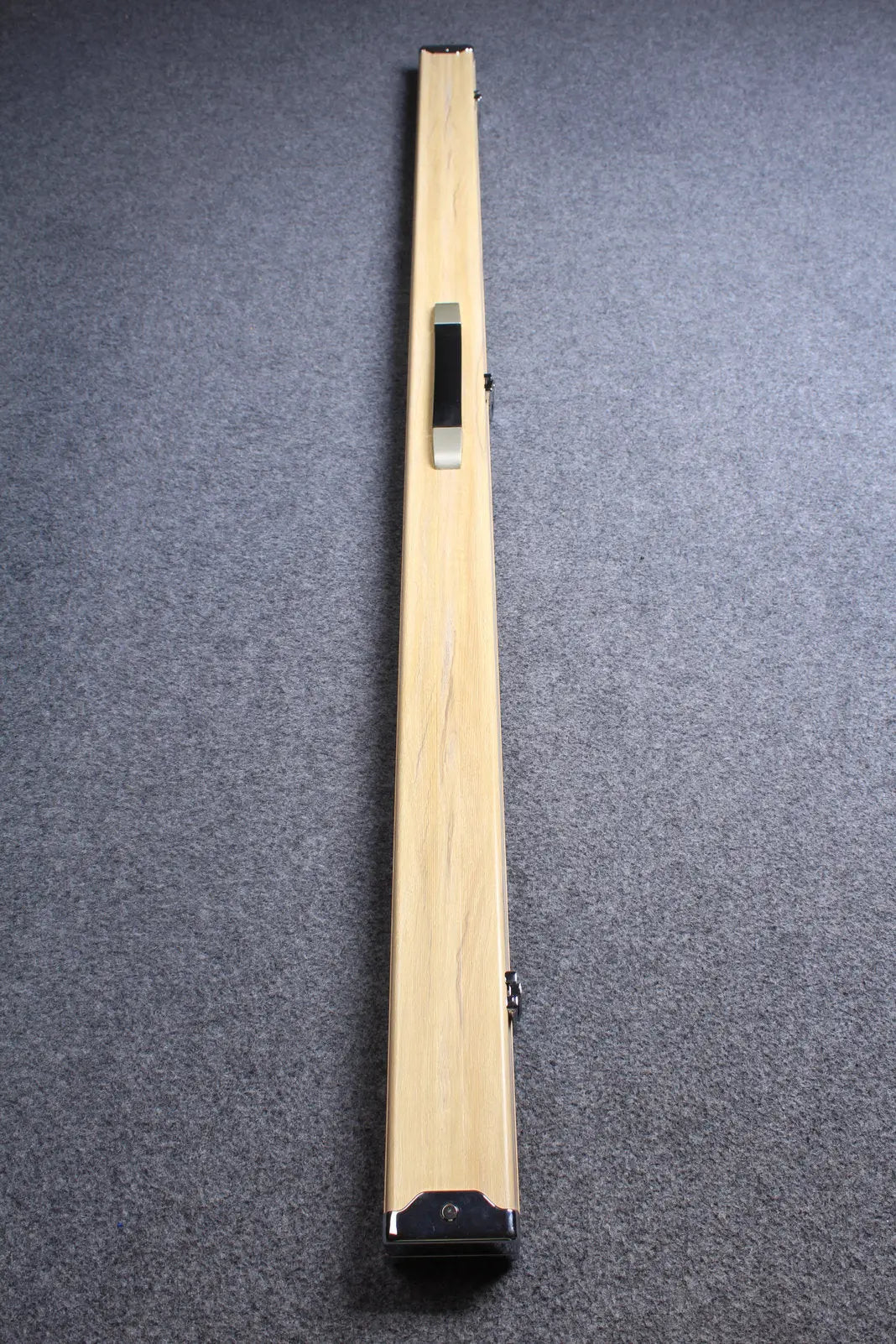 deluxe one piece aluminium cue case with 2 slots