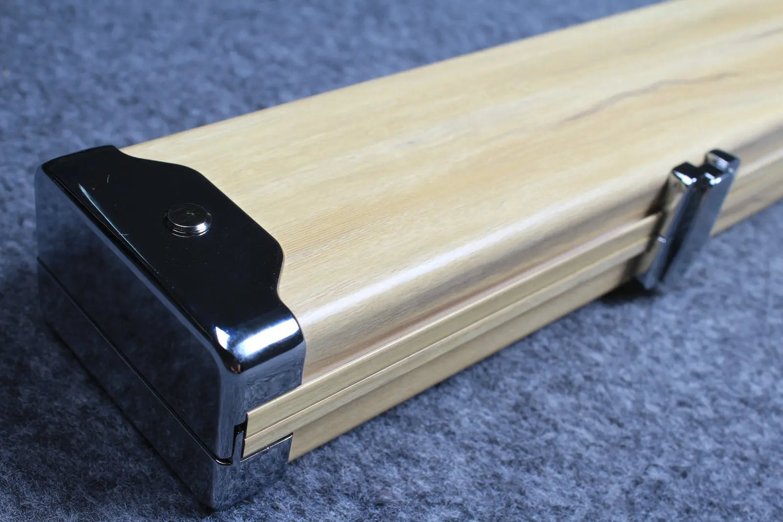 deluxe one piece aluminium cue case with 2 slots