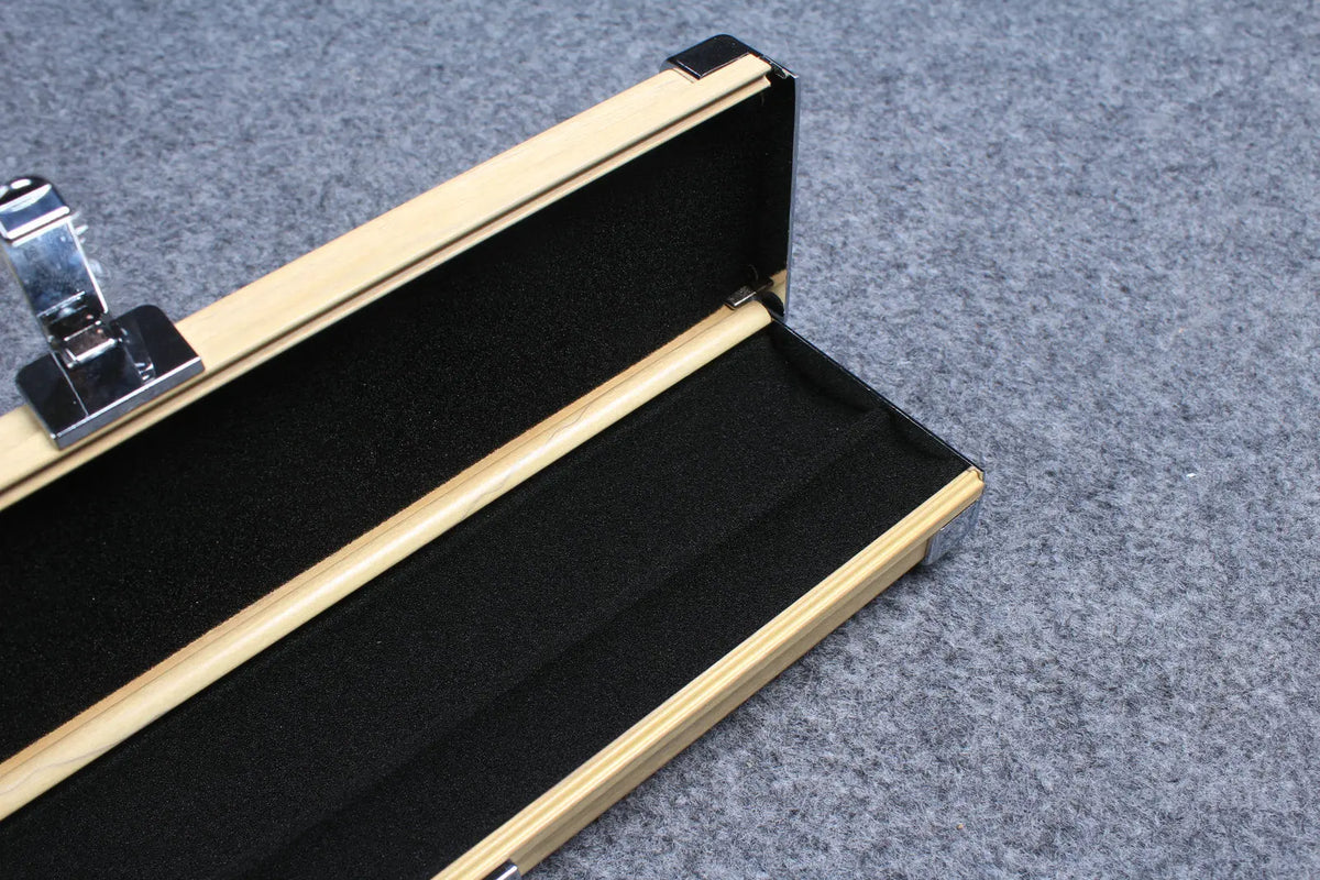 deluxe one piece aluminium cue case with 2 slots
