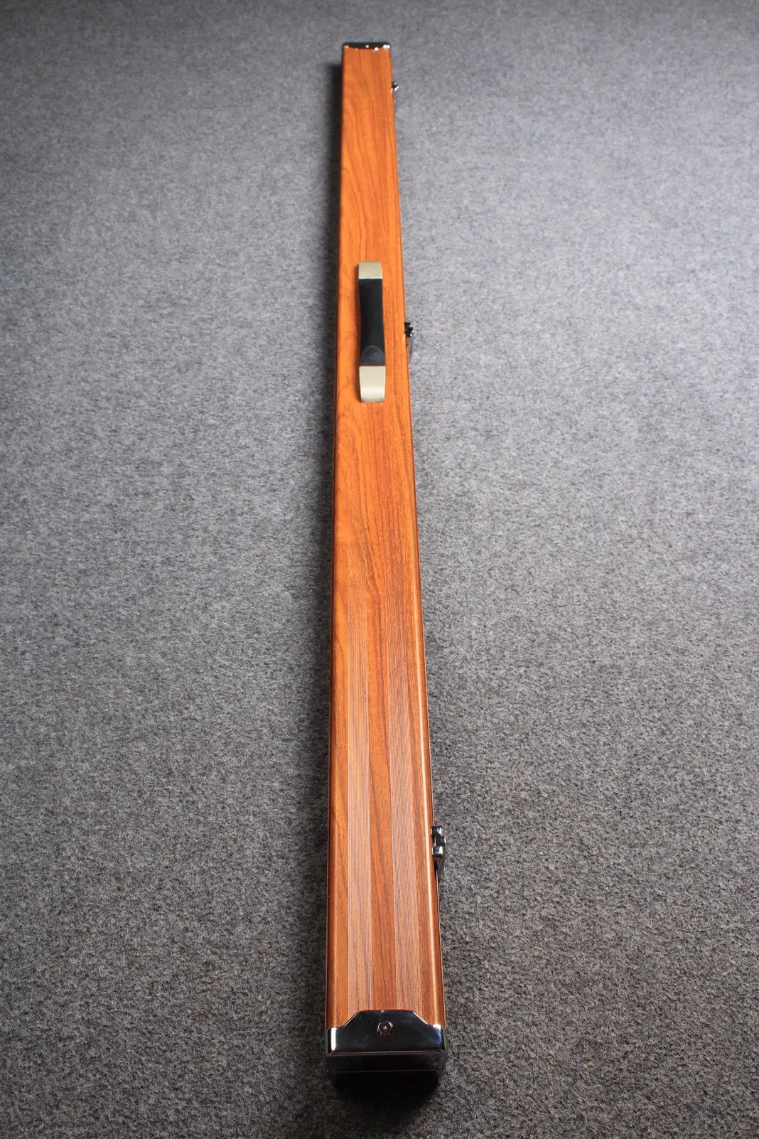 deluxe one piece aluminium cue case with 2 slots