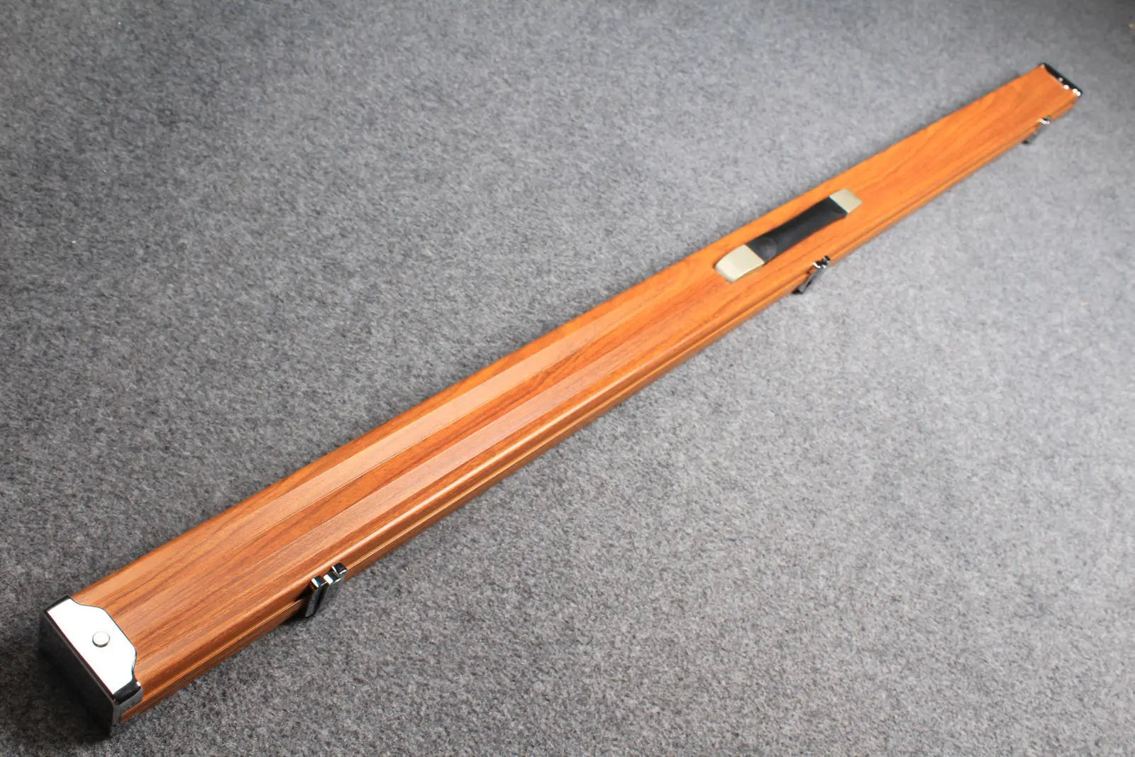 deluxe one piece aluminium cue case with 2 slots