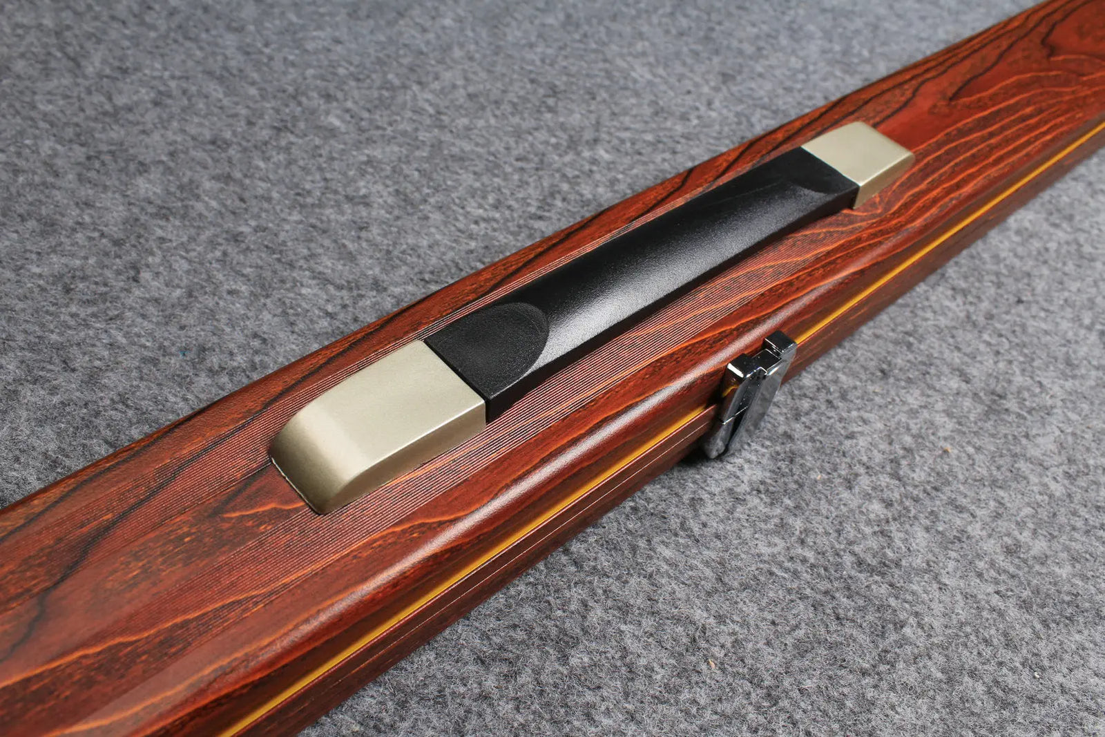 deluxe one piece aluminium cue case with 2 slots