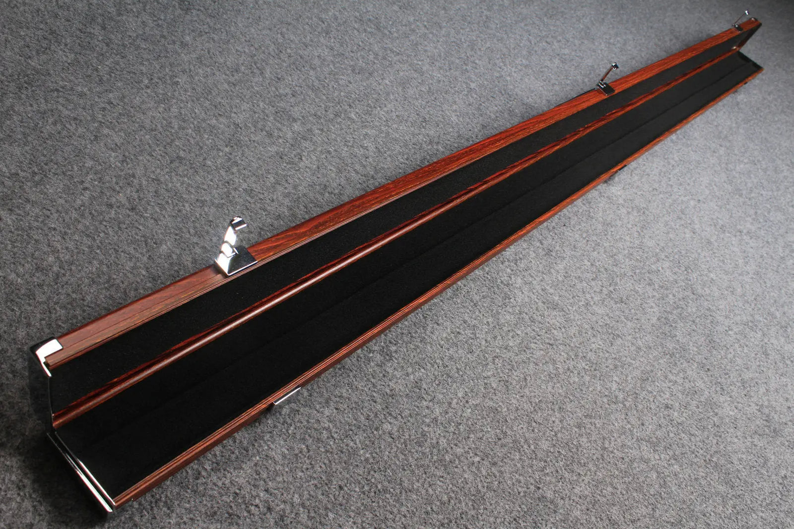 deluxe one piece aluminium cue case with 2 slots