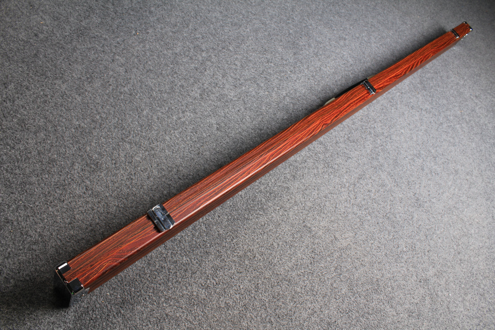 deluxe one piece aluminium cue case with 3 slots for 60" cue
