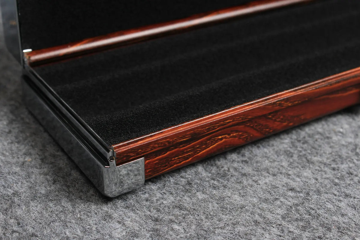 deluxe one piece aluminium cue case with 3 slots for 60" cue