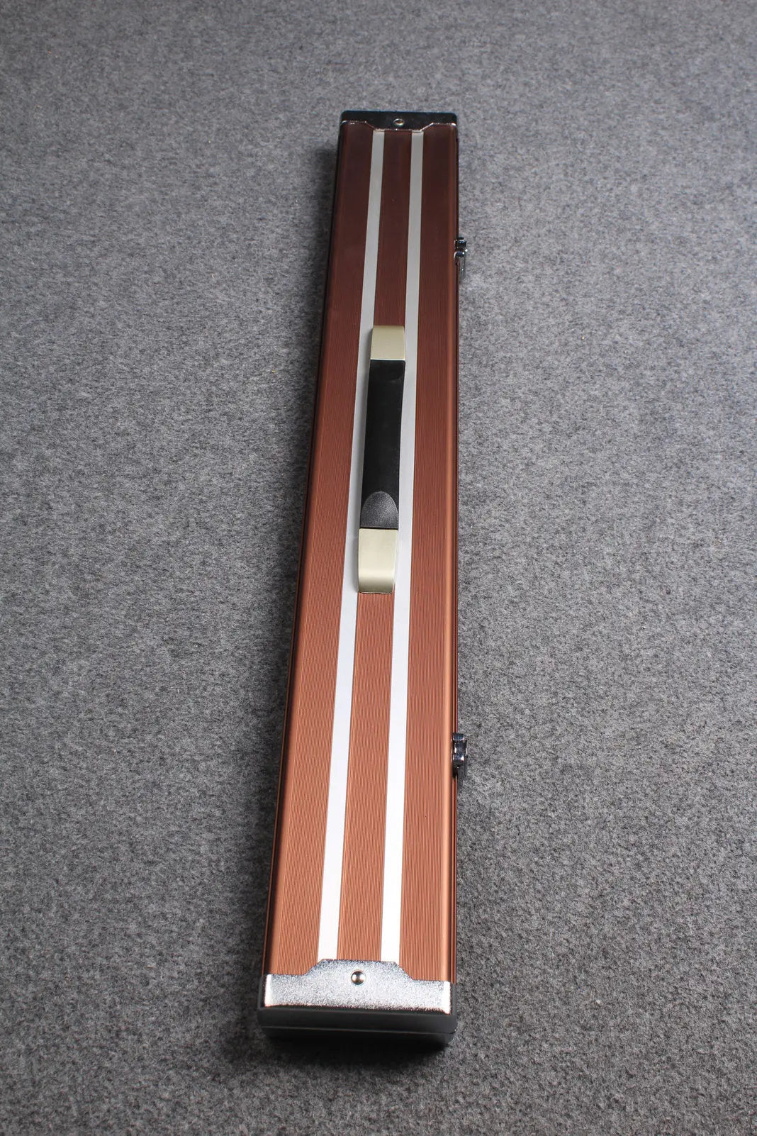 1/2 professional aluminium cue case with 3 slots