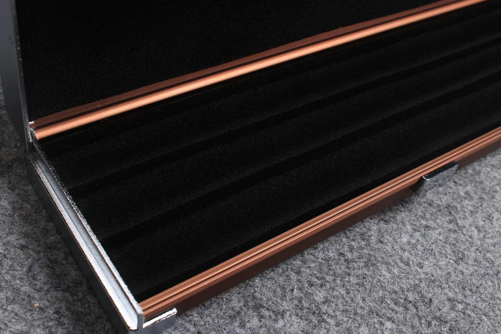 1/2 professional aluminium cue case with 3 slots