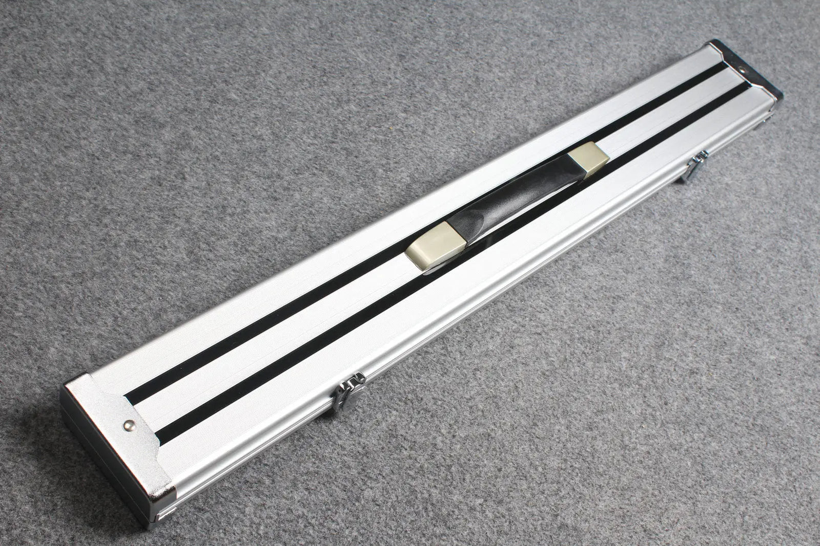 1/2 professional aluminium cue case with 3 slots